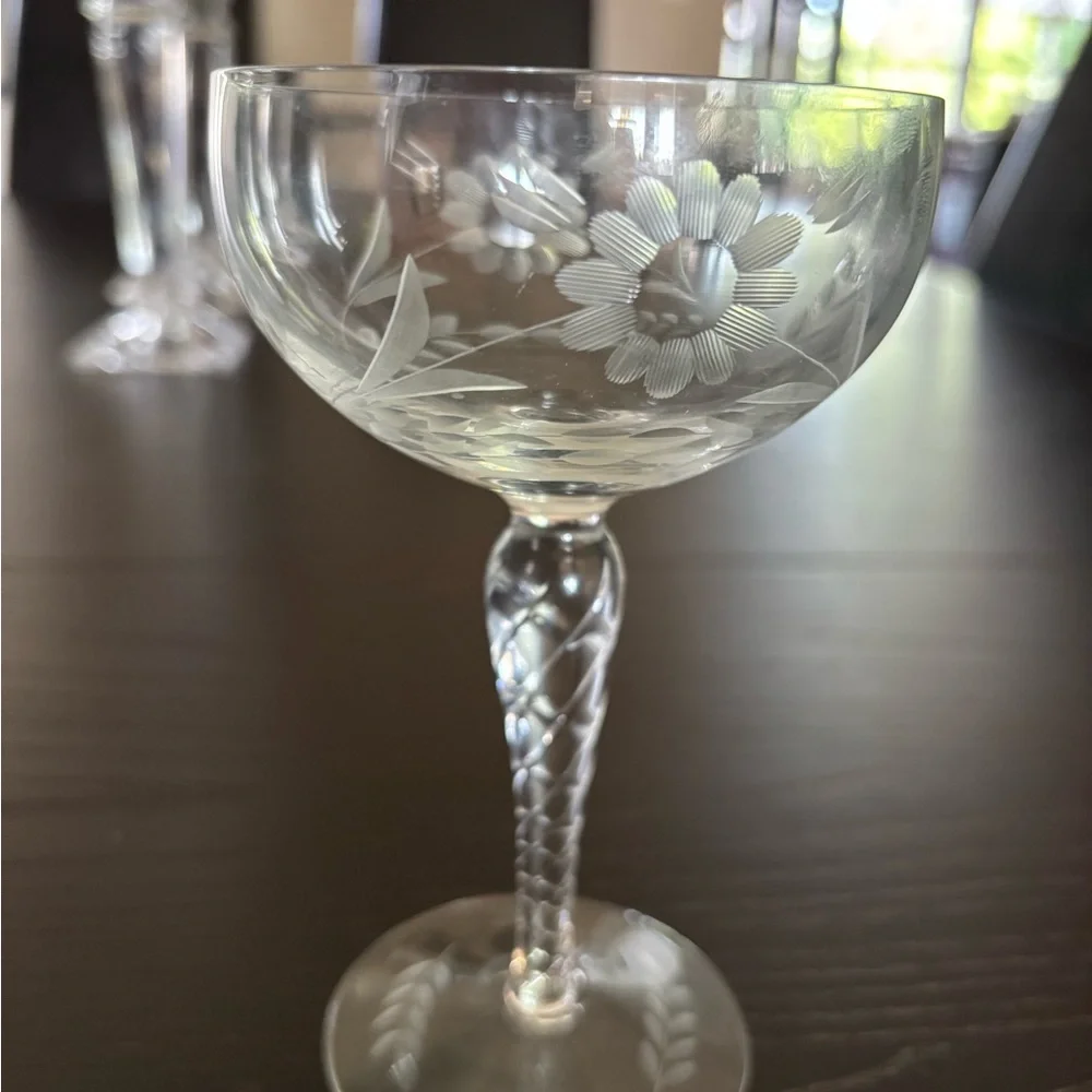Vintage Cornflower Glassware - Picture 5 of 5